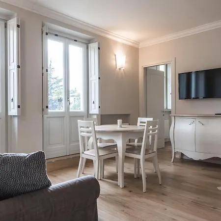 Italia Luxury And Aparthotel