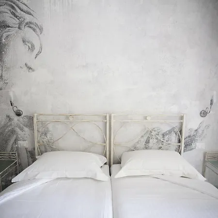 Italia Luxury And 3*