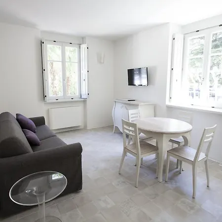 Italia Luxury And Aparthotel 3*